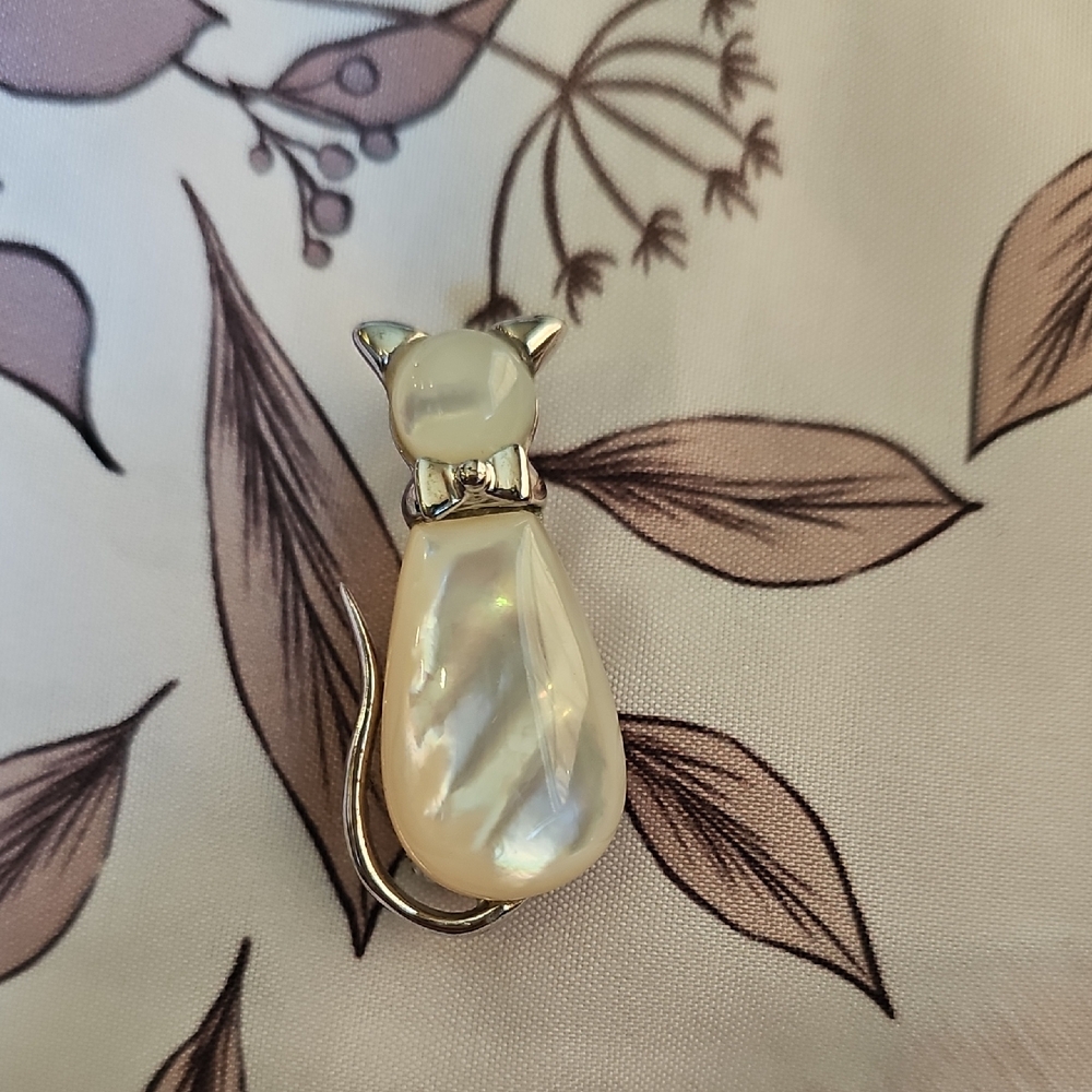 Silver and Cream Gem Cat Brooch Can Also Be Worn As A Pendant Chain Not Provided